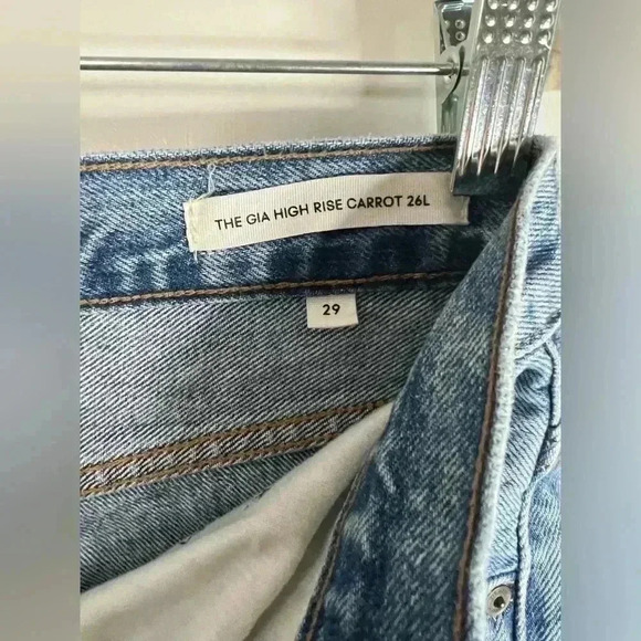 Aritzia Denim Forum The Gia High Rise Carrot 26L Jeans - Size 29 - Picture 4 of 5